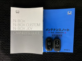 スマートキーは鍵をバッグに入れたままでもドアロックの開閉やエンジンのON・OFFができます。夜間や雨の日も鍵を探さなくて良いので便利です。