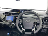 運転席まわりです。 各操作スイッチは使いやすい位置に配置されてます。
