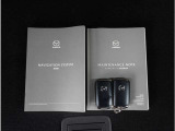【スマートキー】鍵を持っているボタンを押すだけでエンジン始動。ドアの施錠もボタンを押すだけ。鍵は無くさない様にポケットに入れたまま。