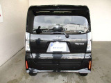 バックカメラが付いているので後方確認が非常にしやすいです。今や運転初心者も熟練者も必須装備!