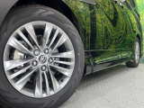 【純正18インチアルミホイール】外観にマッチした純正アルミホイールを装着しております。各種社外アルミホイールや、スタッドレスタイヤも取扱いしております。是非ご相談ください♪