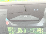 【ホンダセンシング】走行中に前方の車両等を認識し、衝突しそうな時は警報とブレーキで衝突回避と被害軽減をアシスト。より安全にドライブをお楽しみいただけます。