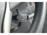アクセルから足を離しても設定速度で走り続けてくれます。高速道路での長距離移動が楽になりますよ♪