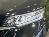 【LEDヘッドライト】悪天候や夜間走行時も良好な視界を確保し安心して運転できる高輝度LEDヘッドライトを装備!点灯速度が早く、消費電力も抑えられています。