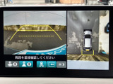 後方の状況を画面で確認できるので、狭い場所での駐車や車庫入れが格段に楽になります。安全な運転をサポートする頼もしい機能です。