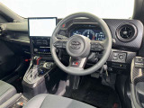 ドライバーファーストのコクピットを実現するために、スペースやレイアウトの工夫を施すことで、運転に集中しやすく、走りを存分に楽しめる設計になっています。