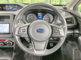 インテリアに合わせたデザインのステアリングは、運転される方のことも考え、運転しやすい形状、大きさです。是非一度、実際に触ってお確かめください。