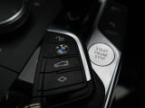 【シフトノブ】BMWの高性能オートマチックは、ATセレクトレバーを左側に倒すことで、通常の「D」から「S」(スポーツ)または「M」(マニュアル)へと切り替えが可能です。
