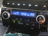 【オートエアコン】車内温度を感知して自動で温度調整をしてくれるのでいつでも快適な車内空間を創り上げます!どの席に座っても快適なドライブが楽しめます♪