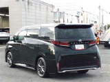 明るく広々、落ち着いた店内では、中古車のご検討・ご購入のほか、携帯電話(au)の購入等、様々なご相談に幅広く応えていきます♪