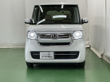 LEDヘッドライトを装備しています。LEDヘッドライトはとても明るく、雨の日や夜間走行も安全・安心です。オートライトコントロール付きで周囲の明るさに応じて自動で点灯・消灯します