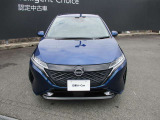 LEDヘッドライトは、本当に明るくて安全です。暗い夜道からお客様を守ってくれます。運転しやすいですし、黄色いハロゲンライトと見比べてください。