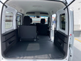リヤシートも全車消毒済み。シートを倒すとゆったりとした室内空間に★レジャーにショッピングに大活躍!シートは左右別々に動くのでアレンジいろいろ!
