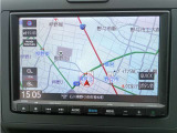 お出かけの際に安心のナビ付です☆バックカメラ機能で駐車もスムーズに行えます。