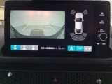 バックでの車庫入れも安心です!リアカメラが付いているバックモニター付のナビディスプレイを装備しております。バンパーについているソナーや、操作線もついており距離感も画面から確認できます。