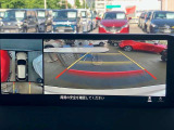 360&deg;ビューモニターでは、両サイドとフロント、バックカメラの合成で、あたかも上空から見下ろした様に周囲を確認して頂けます。駐車場だけでなく、T字路等でも活躍のアイテムです!