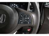 Hondaセンシングの機能のひとつ、アダプティブクルーズコントロール付!アクセルから足を離しても設定したスピードと前車との車間を保ち走行してくれます!車線維持もアシスト☆高速道路で疲労軽減ですね☆