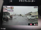 純正前後ドライブレコ-ダーも付いてます。NissanConnectインフォテインメントシステムの統合型インターフェイスディスプレイで操作できます。