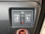リアドアは乗り降りに便利な両側電動スライドドアです。また運転席に座っていながらスイッチ操作で自在にスライドドアを開け閉めできます。
