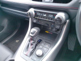 こまめな温度管理のできるオートエアコンがついたお車です