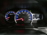 とっても見やすいメーターです。夜間時はラグジュアリーな気分にさせてくれる照明が魅力ですので、夜のドライブも楽しみになりますよ♪