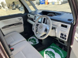 高いホールド性で運転姿勢が安定します。長距離ドライブでも疲れにくいのが魅力です。快適なドライビングライフをお送りください♪