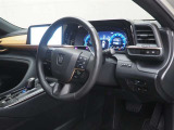 運転席は見通しが良くすっきりとした内装になっており、運転しやすい空間になっております。
