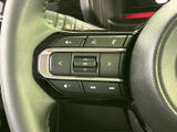 握りやすいステアリングで、快適な運転姿勢をサポート。操作性に優れ、スムーズなハンドリングを実現します。