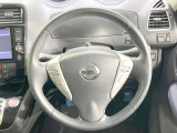 インテリアに合わせたデザインのステアリングは、運転される方のことも考え、運転しやすい形状、大きさです。是非一度、実際に触ってお確かめください。