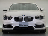 【キドニーグリル】BMWの代名詞。一目見ただけでBMWであると認識できる確固たるアイコンとして存在感を放ちます。
