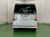 後席の窓には外から車内が見えにくくなるプライバシーガラスを採用。周りを気にせずリラックスして過ごせます