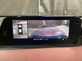 360度モニターは、4つのカメラによる前後左右・俯瞰映像でドライバーからは見えない領域の危険認知をサポート!全周囲の死角を減らし、狭い駐車場や幅寄せ、T字路の進入などの運転の安心感を高めます!