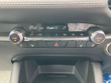 車内快適オートエアコン。ダイヤル式で操作性も良好です
