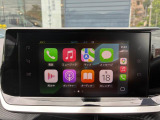 Apple CarPlay、Android Auto 対応。スマホを接続するとタッチスクリーン上でマップ、通話、メッセージ、ミュージックなどのアプリをスマホ同様に操作できるミラースクリーン機能搭載