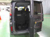 わくわくゲート付きで狭い駐車場でも荷物の出し入れや乗り降りが可能です!