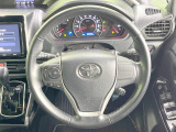 【純正革巻きステアリング】上質な革を使用することで、手にしっかり馴染みとても運転しやすいハンドルです♪