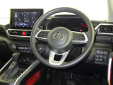 運転席まわりです。 各操作スイッチは使いやすい位置に配置されてます。
