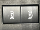 【両側パワースライドドア】スマートキーや運転席のスイッチで後席両側スライドドアの開閉が可能♪電動だから力を入れてドアを開ける必要が無く、小さなお子様でも簡単に開け閉めでき快適です♪
