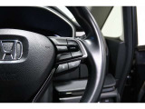 Hondaセンシングの機能のひとつ、アダプティブクルーズコントロール付!アクセルから足を離しても設定したスピードと前車との車間を保ち走行してくれます!車線維持もアシスト☆高速道路で疲労軽減ですね☆