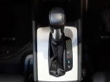 オートマチックシフトレバーは、手になじみ操作しやすい形状で安全運転にもつながります♪