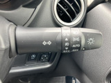 操作しやすいウインカーレバーで、スムーズな車線変更をサポートします。ライト類の操作も直感的に行えます。