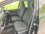 運転しやすいポジションで、快適なドライビングをサポート。シンプルで操作しやすい配置で、誰でもすぐに慣れることができます。快適な運転環境です。