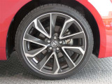 R5年式夏タイヤ225/40R18ダンロップ製です。
