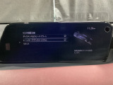 カメラが車線を認識してはみ出しそうになるとステアリングアシストが介入するレーン・キープ・アシストシステムを装備しております。お好みで作動・非作動の設定も可能です。