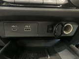 USB電源ソケットが前席中央にあり、便利に使えます☆