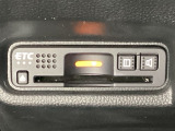 ハンドルの左下にETCがついています。高速道路の料金所の通過も楽々です。 カードの取り出しもしやすい場所についています。