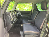 シンプルで使いやすい操作系で、運転に集中できます。ステアリングの握り感も良好です。
