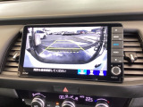 バックも安心のバックカメラ付いています。バックカメラがあると、いつでも安全にバックできますね。死角も減ります。