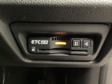 ハンドルの右下にETC2.0がついています。高速道路の料金所の通過も楽々です!。 カードの取り出しもしやすい場所についています。