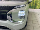 【LEDヘッドライト】悪天候や夜間走行時も良好な視界を確保し安心して運転できる高輝度LEDヘッドライトを装備!点灯速度が早く、消費電力も抑えられています。